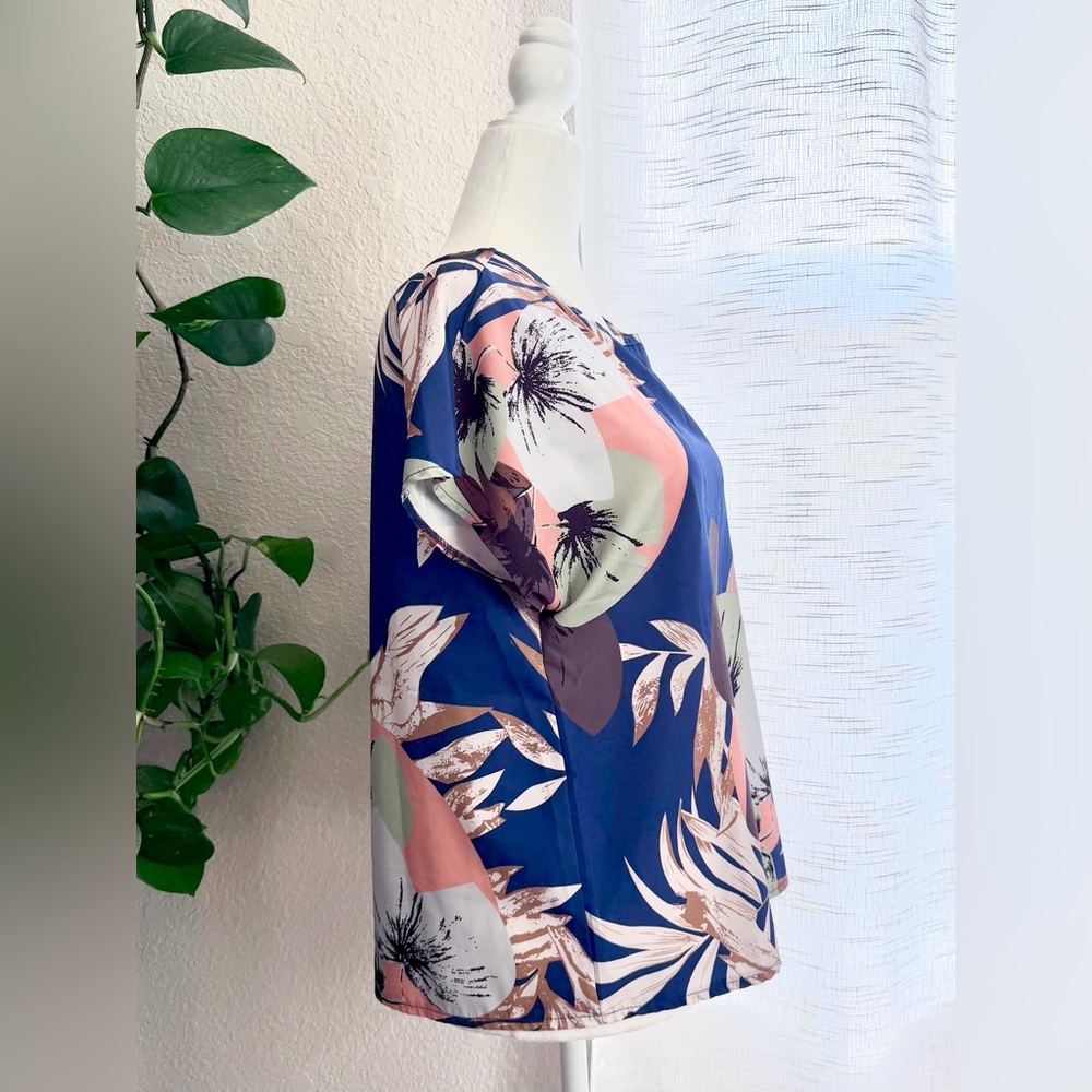 Emery Rose Floral Royal Blue Cap Sleeve Top - Picture 2 of 6